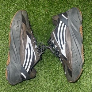 adidas Yeezys Boost 700 V2 Geode Sz 10